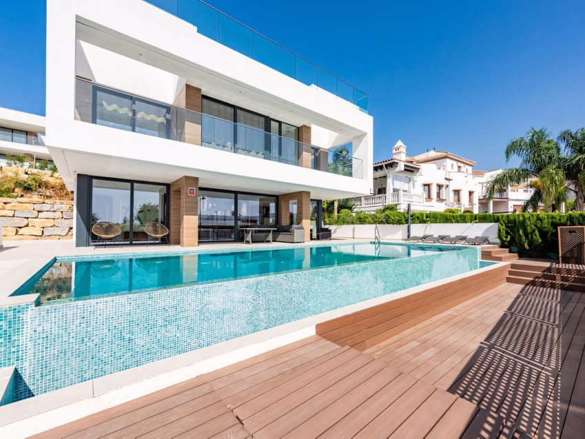 Furnished 3 bedroom villa for sale in Valle Romano Estepona
